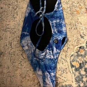 Jolyn “dayno 3” suit